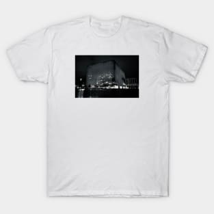 Copenhagen modern architecture black / Swiss Artwork Photography T-Shirt